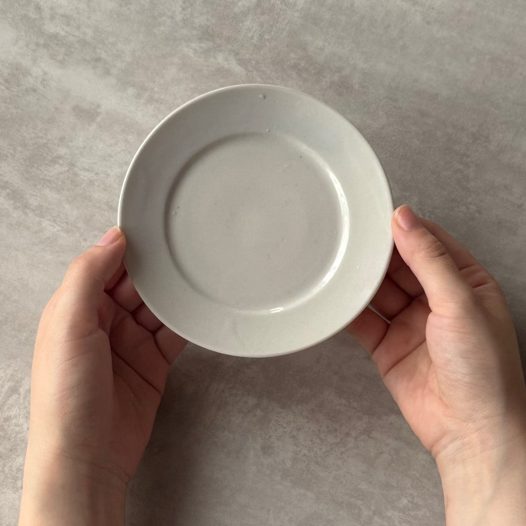 邊縁牒白磁 Rum Plate(φ13.5cm)