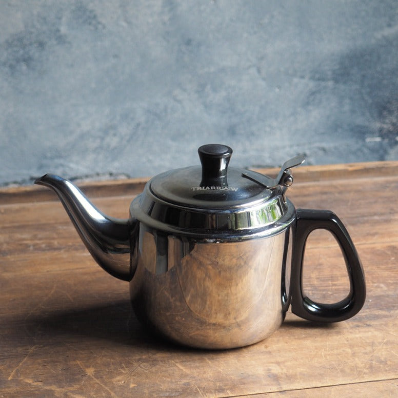 餐廳的耐用茶壺