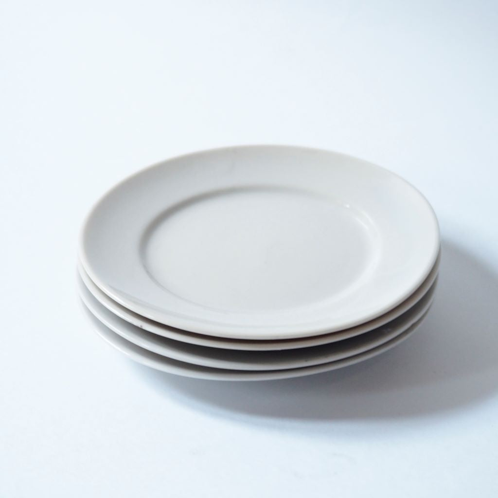 邊縁牒白磁　Rum Plate（φ13.5cm）